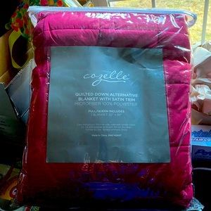 Hot pink  Full/Queen size light weight comforter *new*